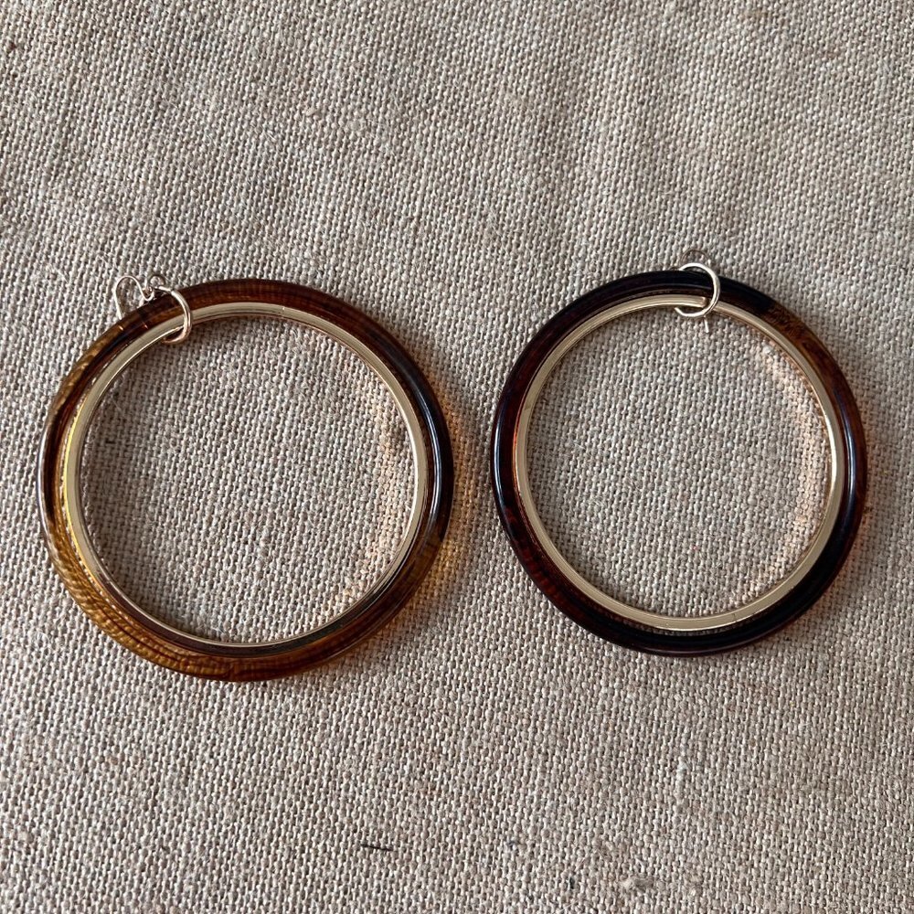 Large gold tone lightweight hoops plastic brown 70s retro statement - Picture 3 of 5